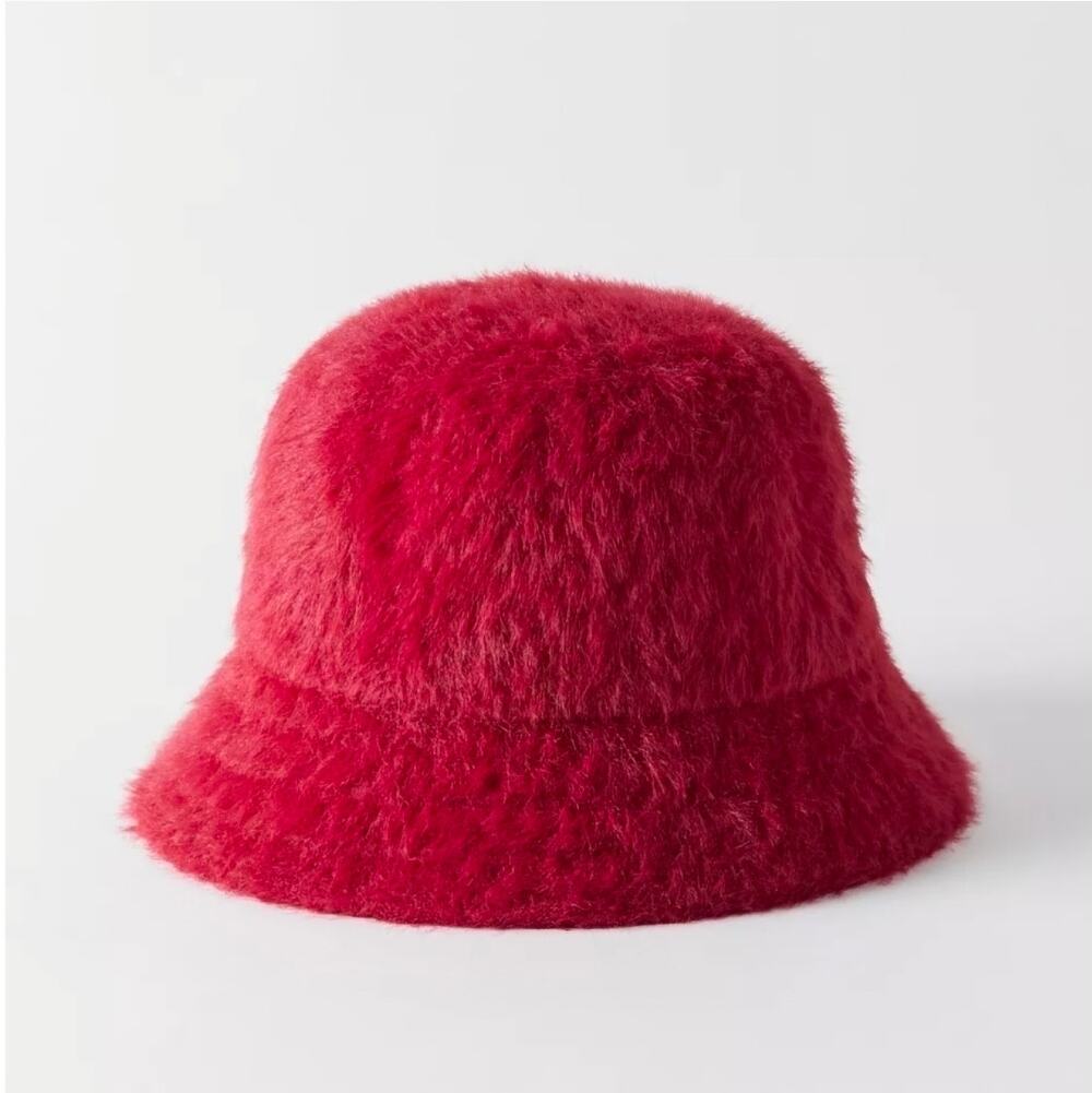 NWT Urban Outfitters Fuzzy Bucket Hat